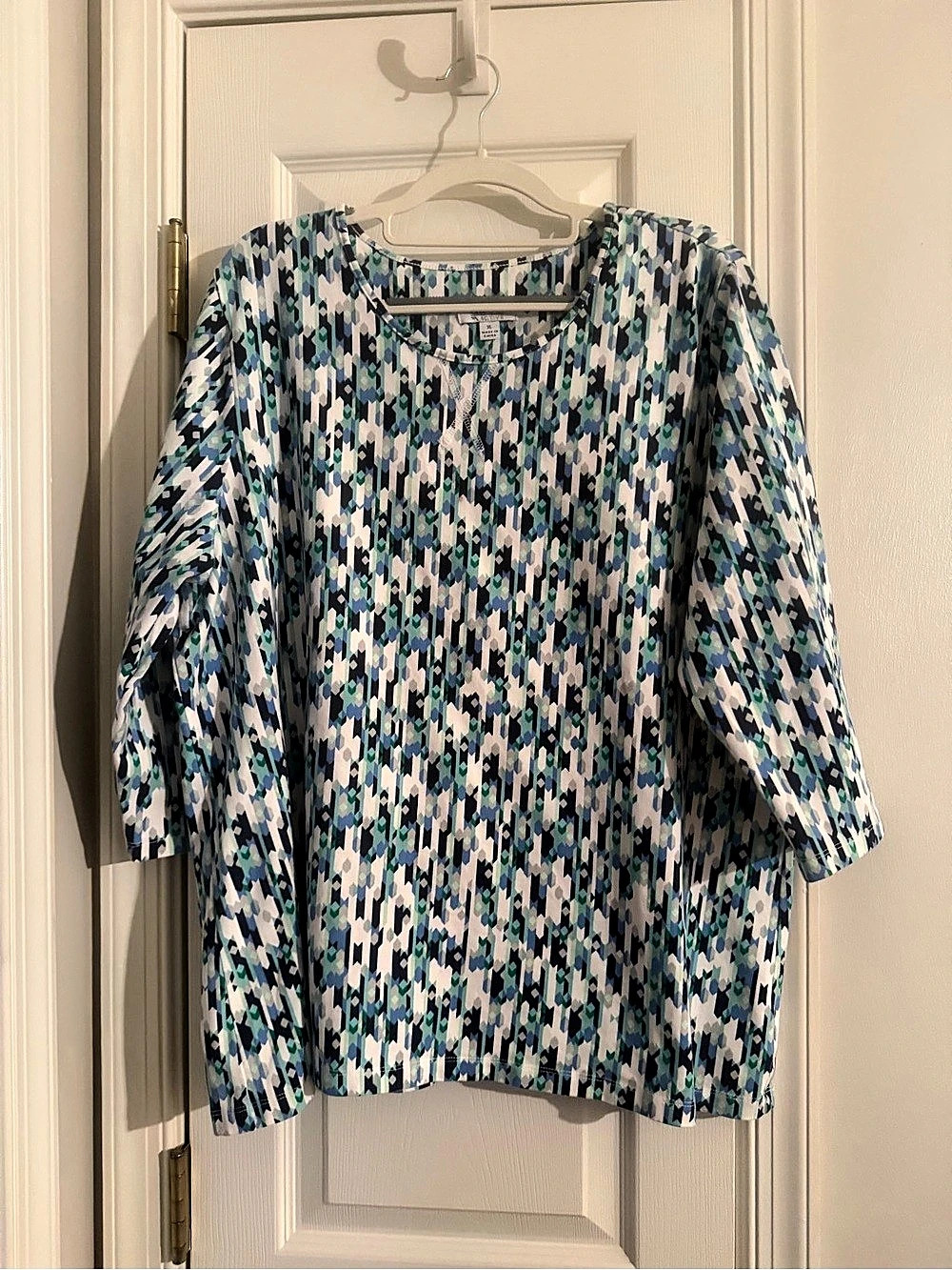 d&co ACTIVE Gen-7B Geometric Tunic in Blue & White Size XL Like New